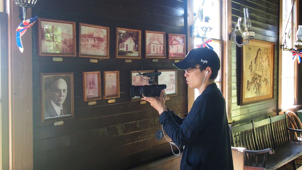 ケイシーの故郷で撮影中の白鳥監督