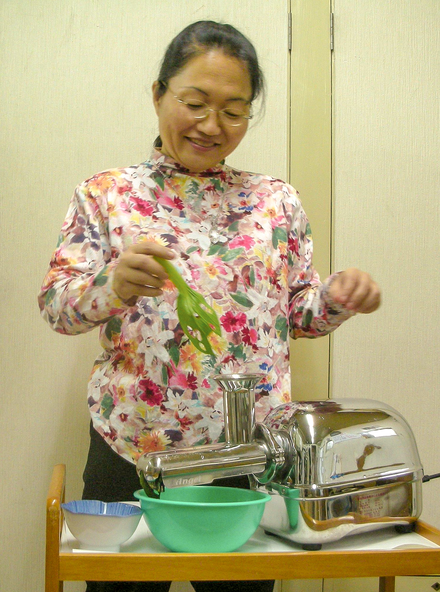 青汁をつくる森さん